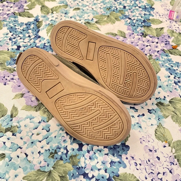 Janie and Jack Green Suede Sneakers Size 9 - Picture 3 of 4